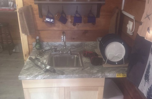 Blue Mountain Lake Cabin | Pleasant cabin in Blue Mountain Lake include breakfast SAT & SUN morning