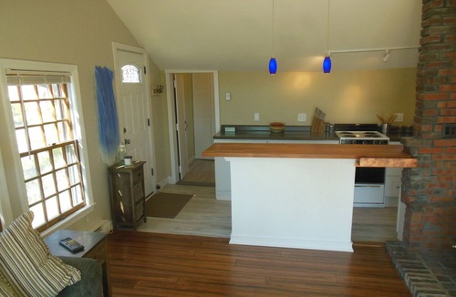Newbury Cottage | Plum Island Guest Cottage With Water View