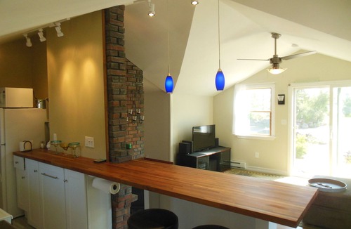 Newbury Cottage | Plum Island Guest Cottage With Water View