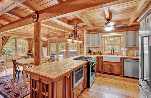 Gouldsboro Cabin | Pocono Log Cabin |Gold Star Community |