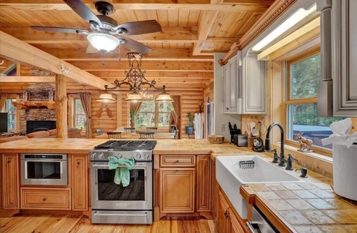 Gouldsboro Cabin | Pocono Log Cabin |Gold Star Community |