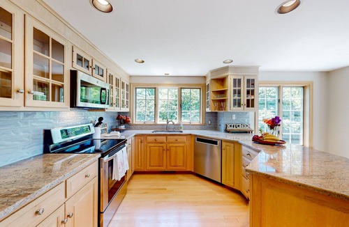 Marstons Mills House | Pond view retreat with central AC, jetted tub, & large deck