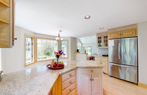 Marstons Mills House | Pond view retreat with central AC, jetted tub, & large deck