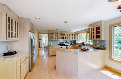 Marstons Mills House | Pond view retreat with central AC, jetted tub, & large deck
