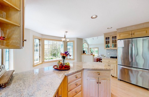 Marstons Mills House | Pond view retreat with central AC, jetted tub, & large deck