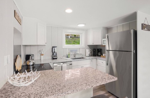 Chatham Cottage | Pond Views, Fire Pit, BBQ & AC