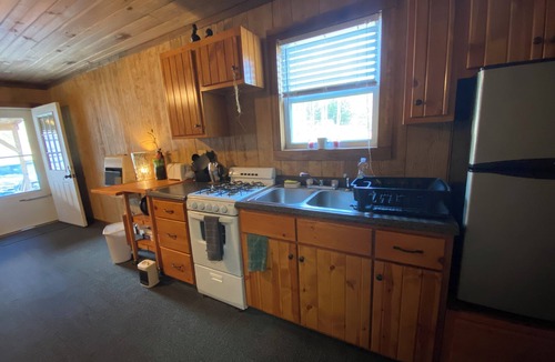 Northern Cabin | Pondside cabin next to a river with kitchen and bath. Kid/Pet Friendly. Roku TV