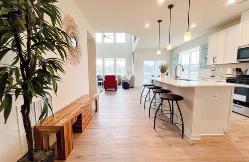 Millville House | Pondside Paradise: Fishing-Pools-Bishops Landing-Free Seasonal Bethany Shuttle