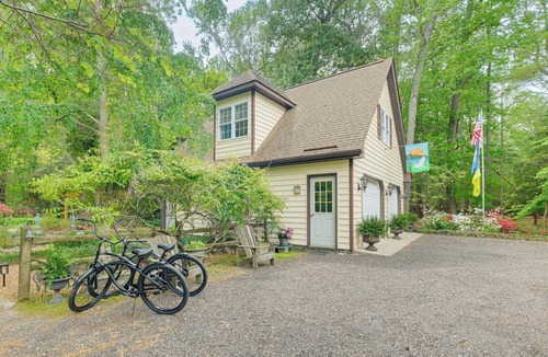 Kilmarnock Apartment | Pool Access! Cozy Couple's Getaway in Kilmarnock