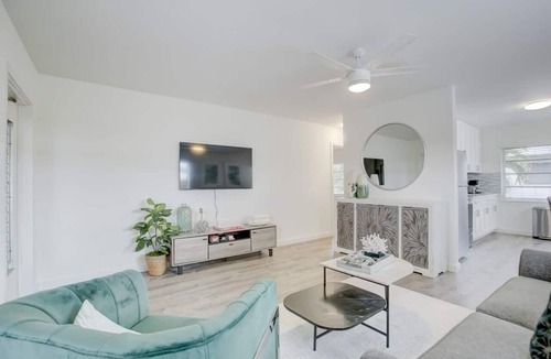 Middle River Terrace Apartment | Pool Access ~ Free Parking ~ Smart TV ~ Wifi
