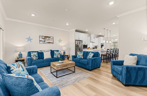 Caine Woods House | Pool,Beach 2 Blocks,10% Off! Pets,King Beds,Linens,Air Hockey, Kids Loft