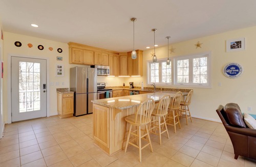 Foster House | Pool & Dock Access! Bohannon Cottage on the Bay