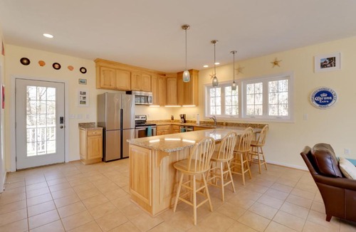 Foster House | Pool & Dock Access! Bohannon Cottage on the Bay