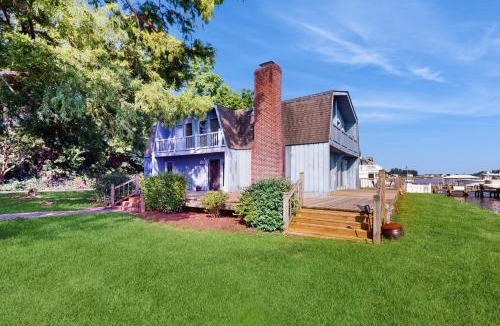 Avoca House | Pool, Dock! Group Getaway on Chowan River