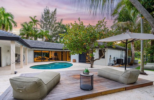 Coral Ridge Villa | Pool |Gym |Theater |Waterfront |12ppl |Netflix ft