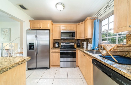 Pembroke Pines Villa | *Pool Home 5| Big Yard!
