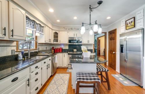 Stafford House | Pool, Hot Tub & Fun! Family Home Near Quantico