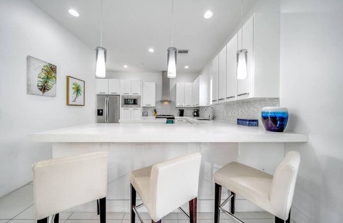 Pompano Beach House | Pool+Hot Tub+Sauna+Gym! 1 Minute Walk To Beach!