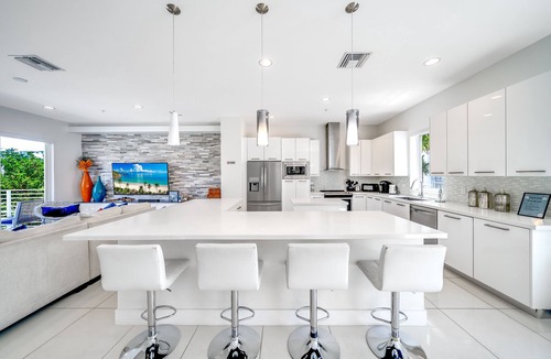 Pompano Beach House | Pool+Hot Tub+Sauna+Gym! 1 Minute Walk To Beach!