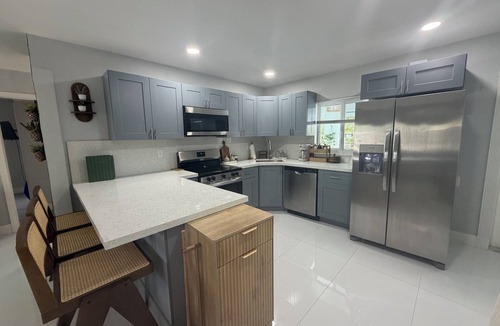 North Andrews Gardens House | Pool House! 3 miles from beach! 3/2 house in peaceful Fort Lauderdale!