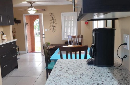 Downtown Hollywood House | Pool House+Close to Beach+WiFi+BBQ