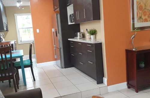 Downtown Hollywood House | Pool House+Close to Beach+WiFi+BBQ