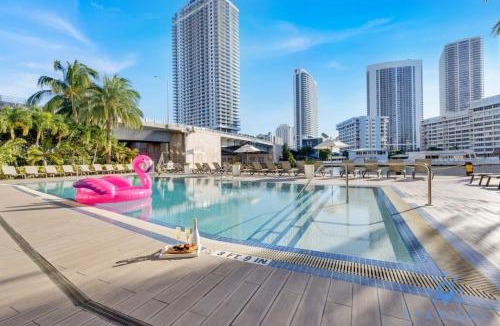 Hallandale Beach Hotel | Pool - Infinity View - Balcony - Gym - Near Beach