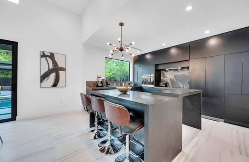 Buena Vista House | Pool Luxury Villa 5BR Wynwood BBQ Grill