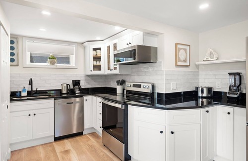 Gloucester House | POOL OPEN WK OF MAY 17, 2026! Single family home 5min walk to Good Harbor Beach!