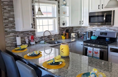 Wildwood Crest Condo | Pool! Out of HGTV! Linens, Bikes, Beach gear, elev, oceanview, luxury!
