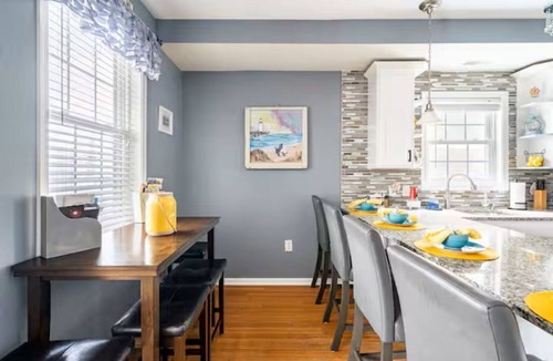 Wildwood Crest Condo | Pool! Out of HGTV! Linens, Bikes, Beach gear, elev, oceanview, luxury!