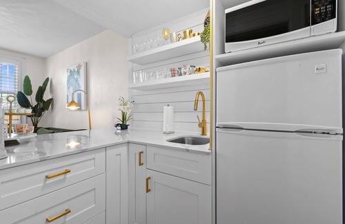 Palm Beach Condo | Pool/StepsToBeach/Dining Delight 1br