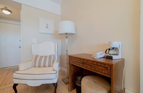 Palm Beach Condo | Pool/StepsToBeach/Dining/PenthouseStudioSuite