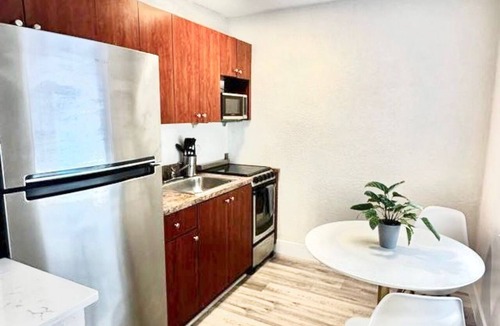 Deerfield Beach Apartment | Pool-View 1BR Queen 482ft to Beach #106