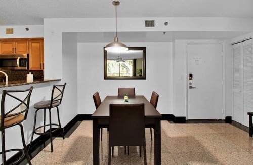 Aventura Condo | Pool View! 2/2 Condo | Yacht Club at Aventura