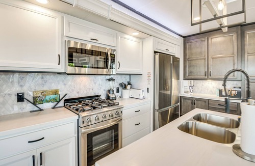 Sandbridge Cottage | Pools, Boat Ramp & More: Cottage in Virginia Beach
