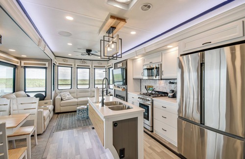 Sandbridge Cottage | Pools, Boat Ramp & More: Cottage in Virginia Beach