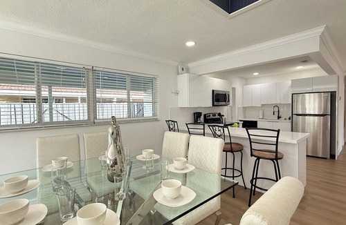 North Andrews Gardens House | Poolside EPIC Fun | Ping Pong Near Beach & Airport