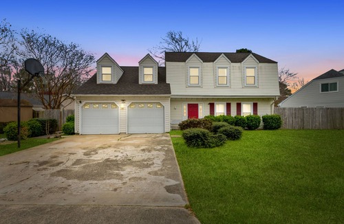 Northeast Virginia Beach House | Poolside Oasis, Relax and Enjoy!