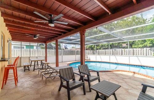 North Lauderdale House | Poolside Paradise in North Lauderdale