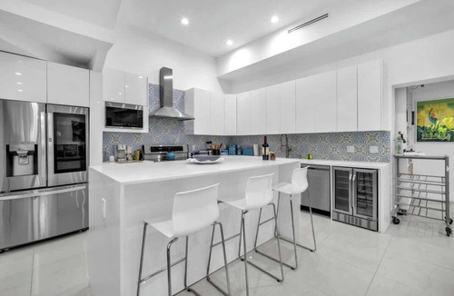 Northeast Coconut Grove House | Pop Art Paradise | Coconut Grove Pool Villa