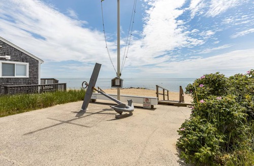 Popponesset House | Popponesset-Beach Cottage, 2 bedrooms, 1.5 baths, Sleeps 4, outdoor shower