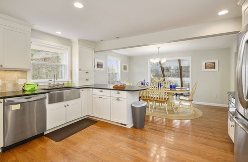 East Harwich House | Poppys Pond: Pondfront Cape Home with A/C & Wifi