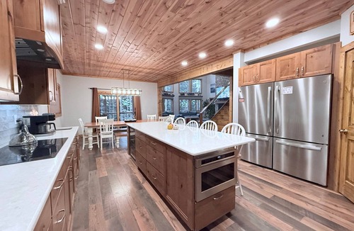 Edray House | PoStickNo Lodge: 6BR/6.5BA Ski-In/Out Pet-Friendly