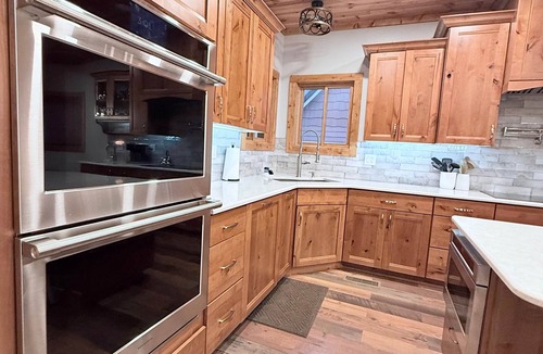 Edray House | PoStickNo Lodge: 6BR/6.5BA Ski-In/Out Pet-Friendly
