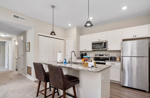 Powell Apartment | Powell 2BR | Private garage | Zero Stairs