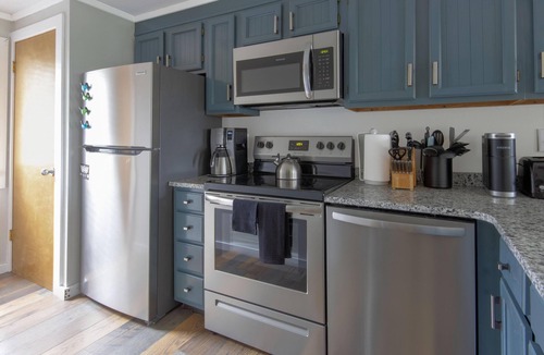 Edray House | PR 36 - Spacious & dog-friendly summer getaway. Minutes to bike trails!