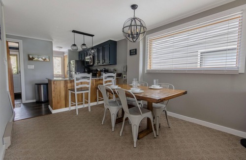 Edray House | PR 36 - Spacious & dog-friendly summer getaway. Minutes to bike trails!