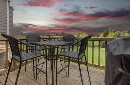 Edray House | PR 36 - Spacious & dog-friendly summer getaway. Minutes to bike trails!