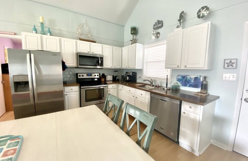 Sunset Beach House | PREMIER location; CONCIERGE linen service; 2 PRIMARY SUITES
